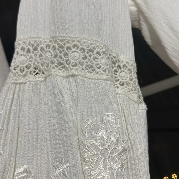 Francesca’s White Long Sleeve Dress, NWT Size Medium - Picture 4 of 7